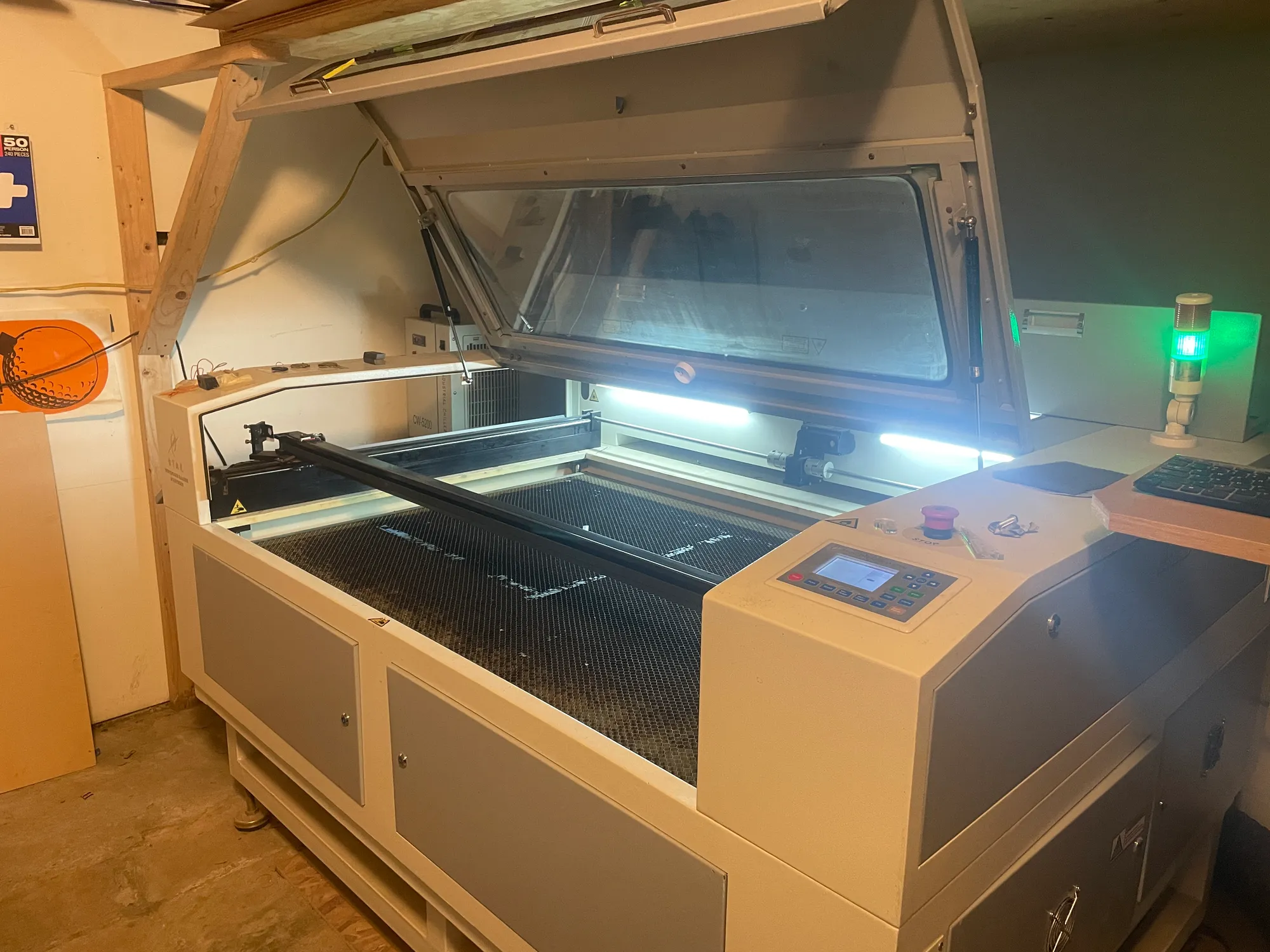 laser cutter has a large cutting area